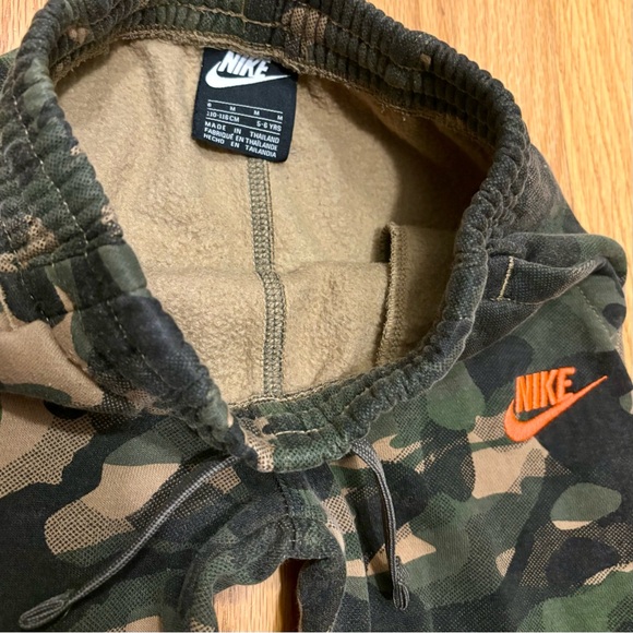 ✨ NIKE ✨ Little Boy’s Camo Set Joggers And Zip Up Hoodie Sweatshirt Sz M 5-6yrs - Picture 4 of 10